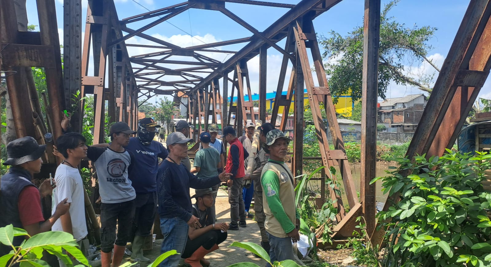 Percepat Normalisasi, Tim Gabungan Bongkar Bangunan Liar di Sempadan Citarum